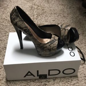 Aldo Platform Heels (Black/Tan Floral) 8